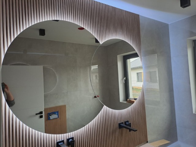 Jaki kształt lustra jest na&nbsp;czasie?